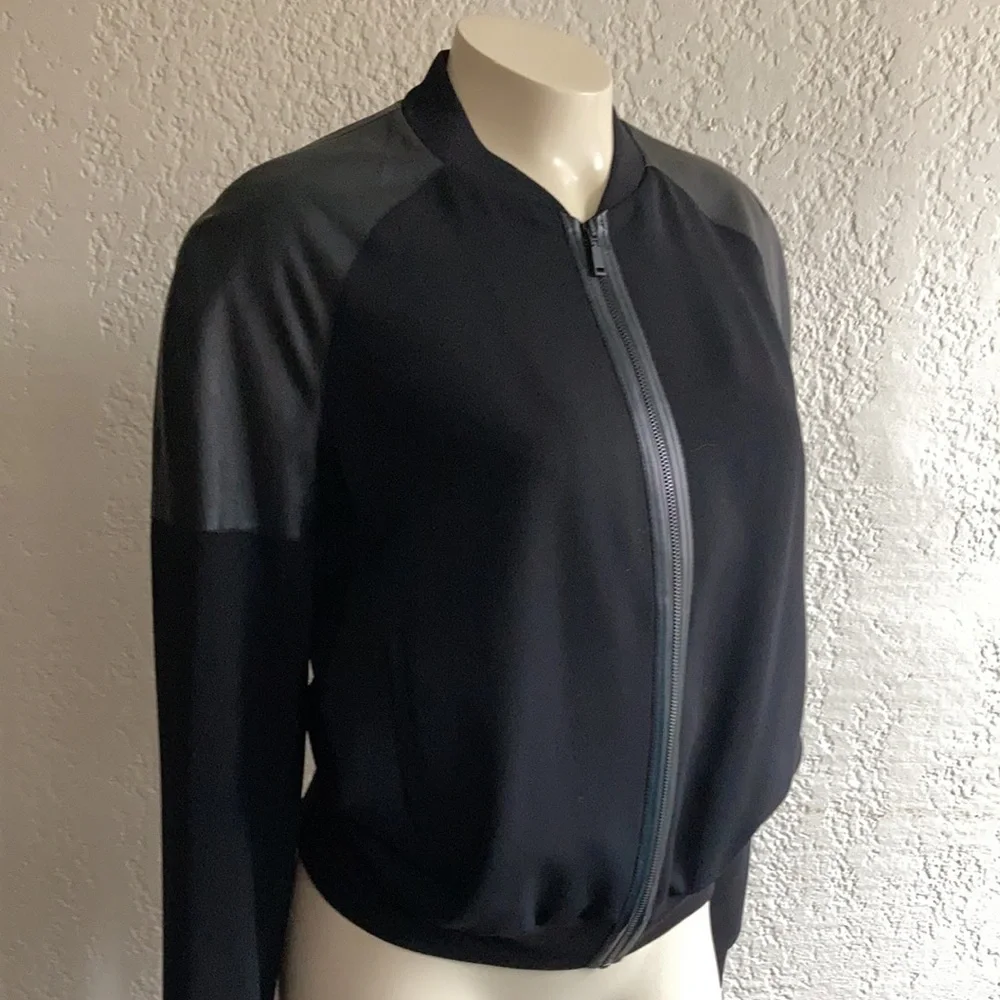 𝅺ELIE TAHARI XS lamb leather inserts jacket .